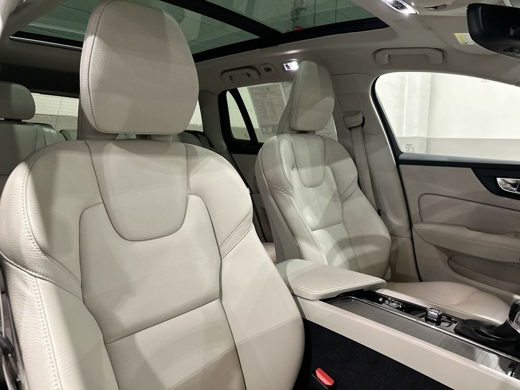 Thumbnail: 2022 Volvo S60 - 6