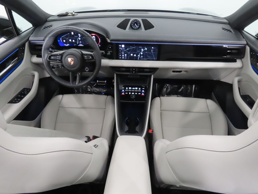 Thumbnail: 2025 Porsche Macan - 15