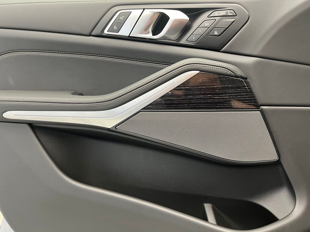 Thumbnail: 2026 BMW X7 - 22