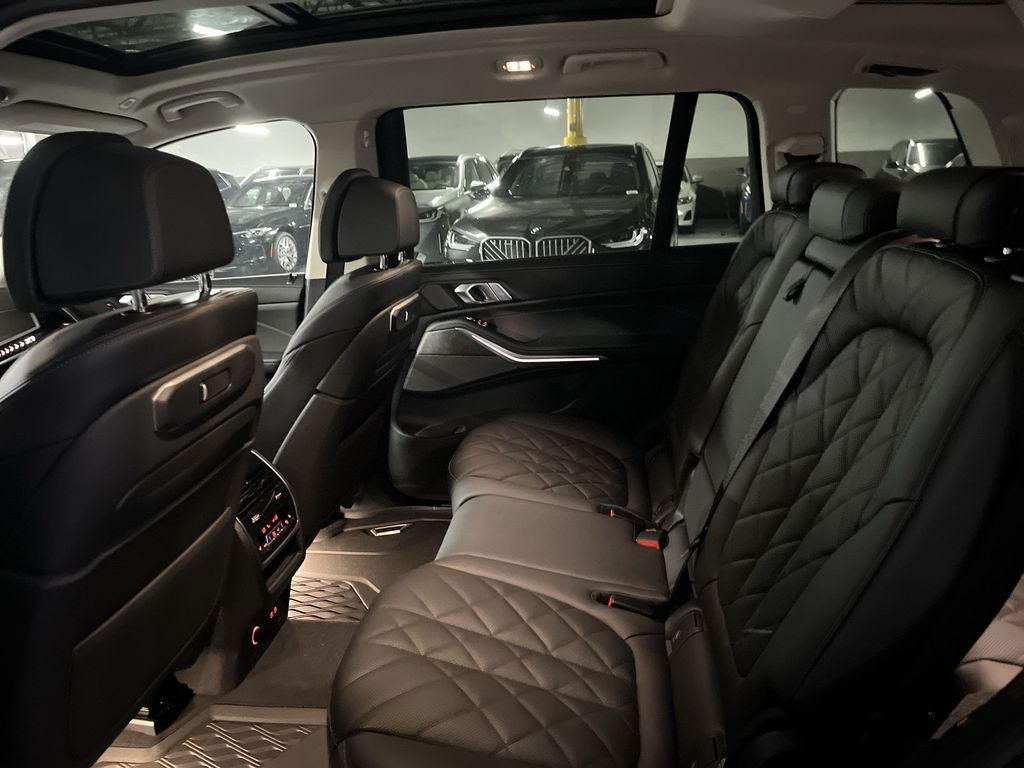 Thumbnail: 2026 BMW X7 - 23