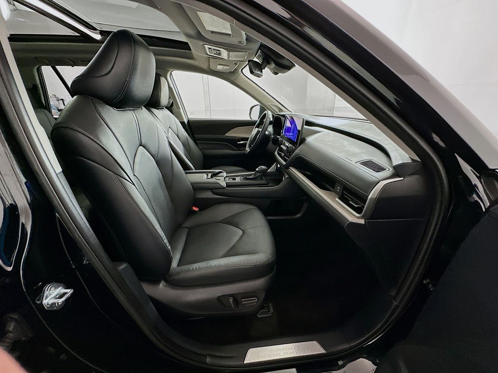 Thumbnail: 2025 Toyota Grand Highlander - 30