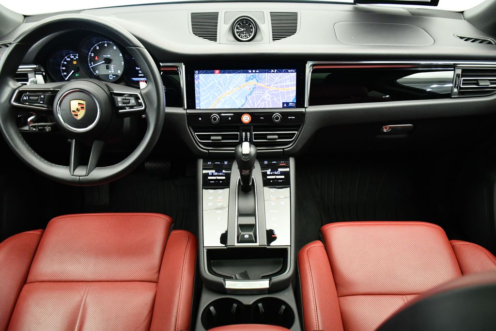Thumbnail: 2024 Porsche Macan - 24