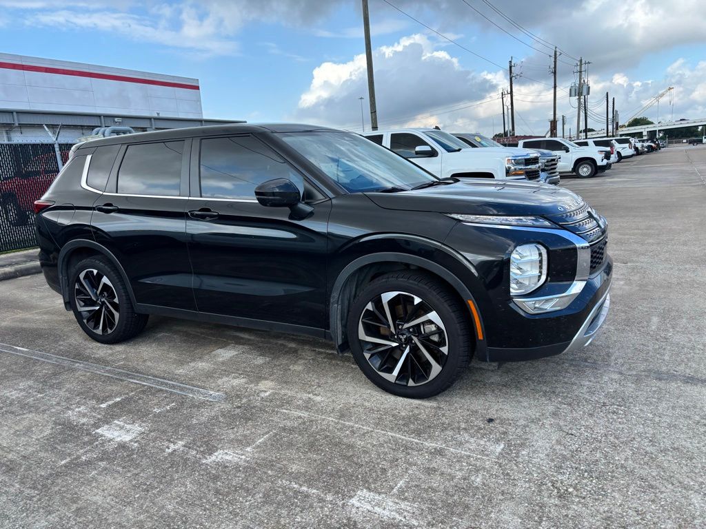 2023 Mitsubishi Outlander SE  at Toyota of Victoria