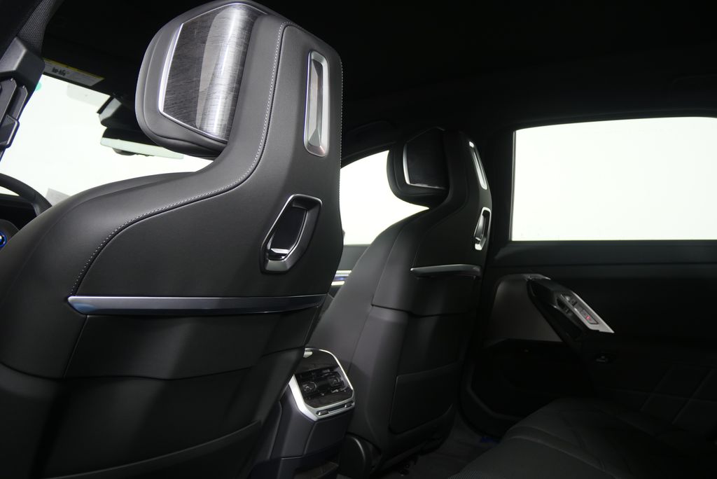 Thumbnail: 2026 BMW i7 - 17