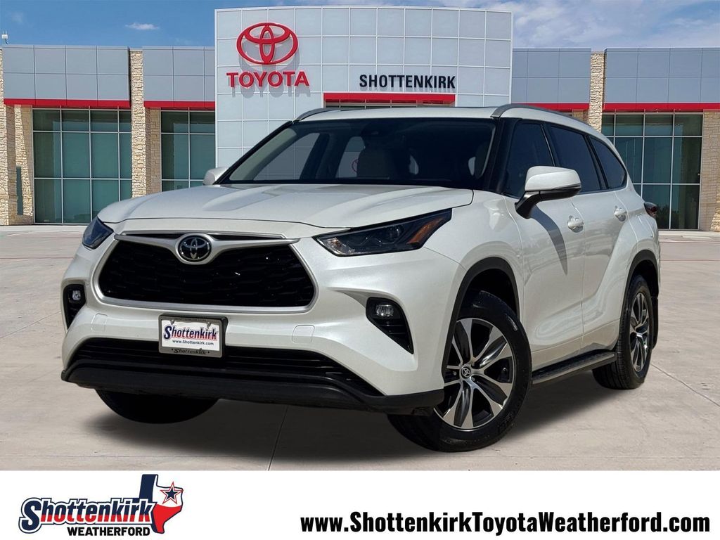 2022 Toyota Highlander XLE 4x2 V6's photo