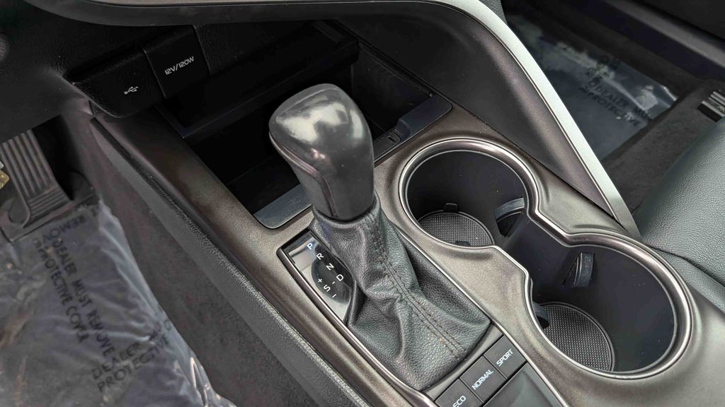 Used 2022 Toyota Camry SE 4D Sedan