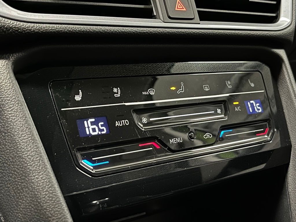 2025 Volkswagen Taos SEL - Photo 11