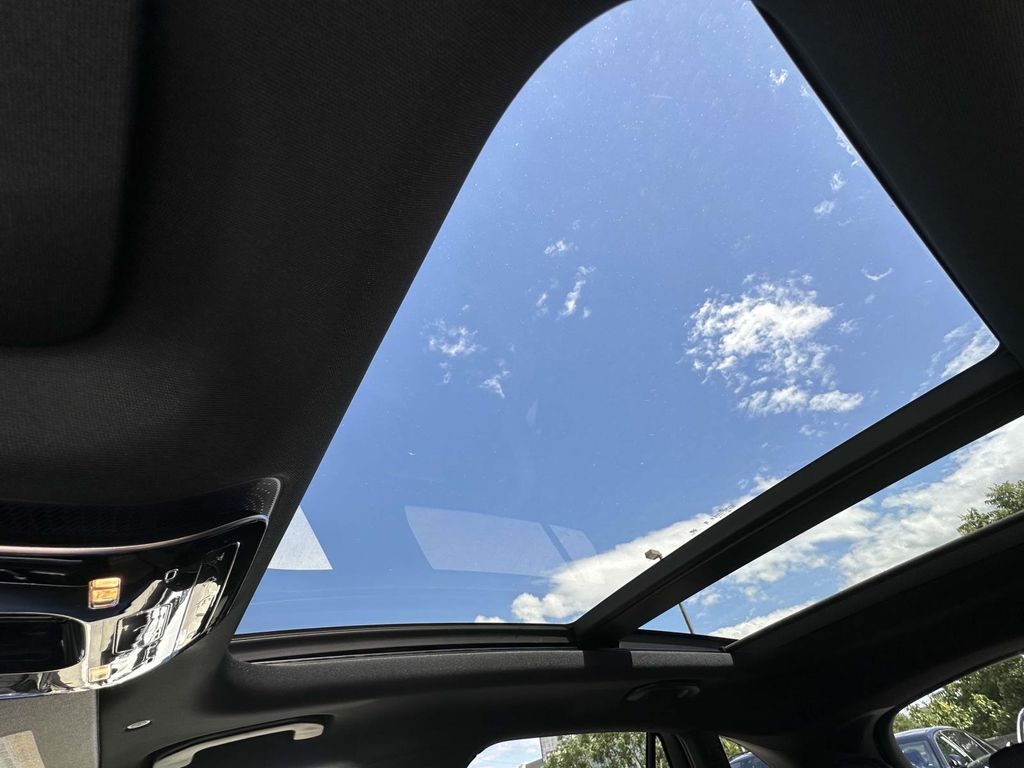 2025 Mercedes-Benz GLC 300 11