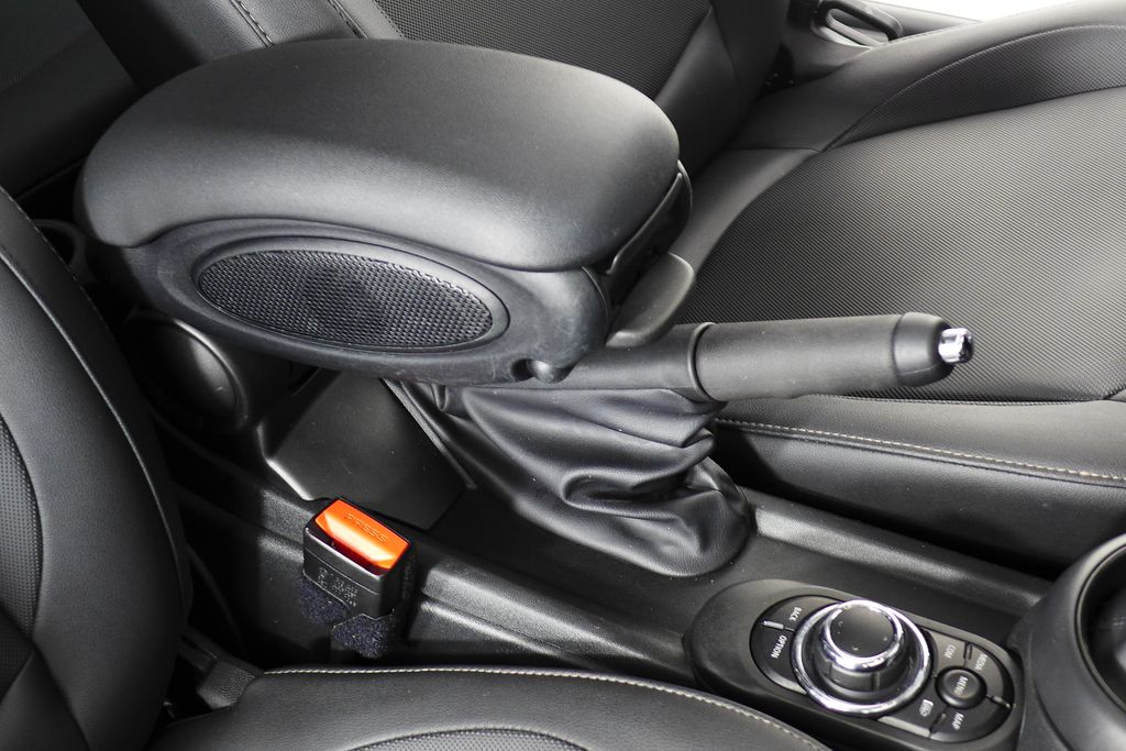 Thumbnail: 2023 MINI Cooper - 17