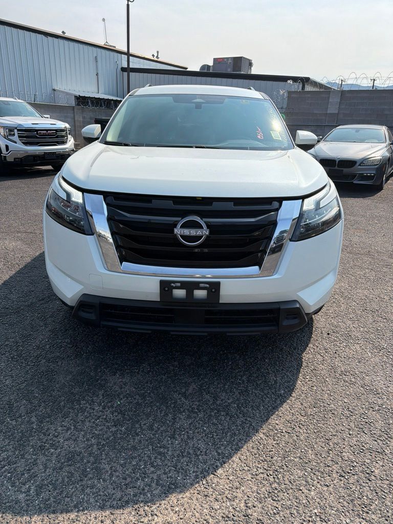 Pearl White 2024 Nissan Pathfinder SUV / Crossover Front-Wheel Drive 9-Speed Automatic