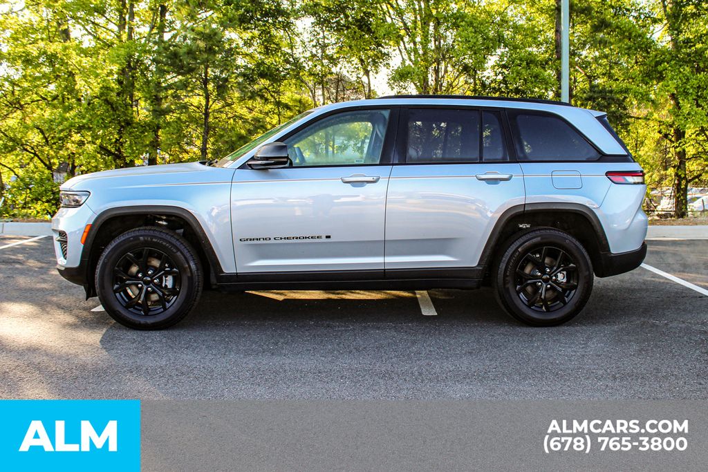 Used 2025 Silver Jeep Altitude image 7