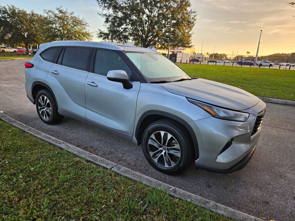 2020 Toyota Highlander XLE 7