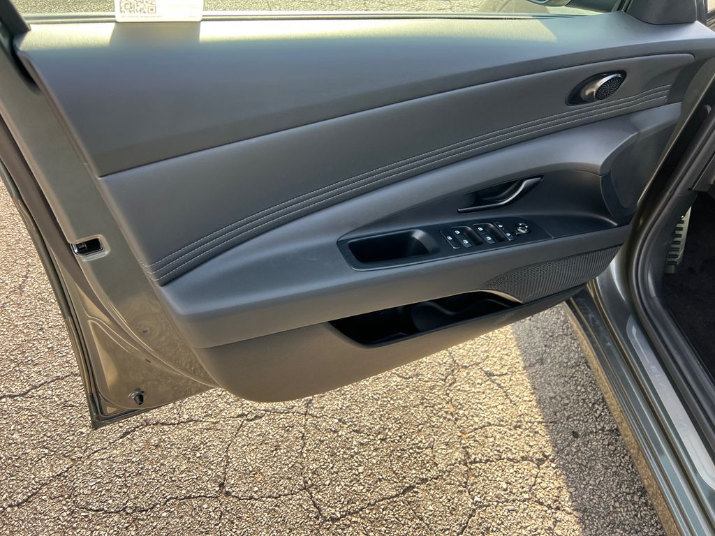 2025 Hyundai Elantra SEL Sport - 9