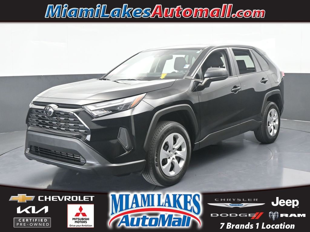 2024 Toyota RAV4 LE's photo