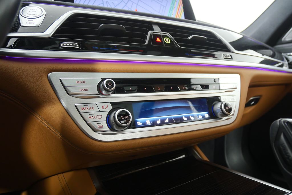 Thumbnail: 2022 BMW 7 Series - 25