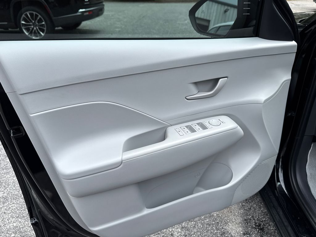 2026 Hyundai Kona SEL photo 8
