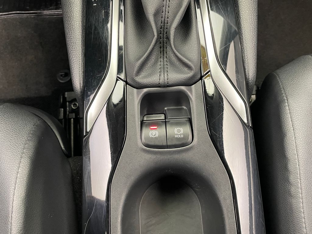 2024 Toyota Corolla Cross XLE 31