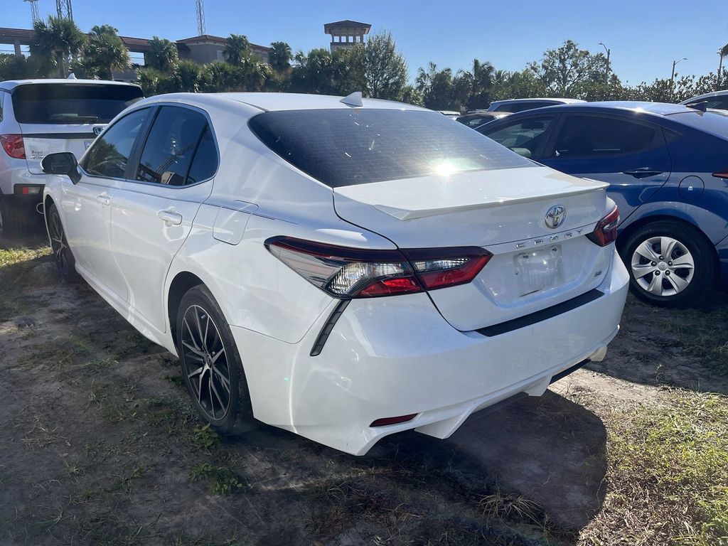 2021 Toyota Camry SE 4