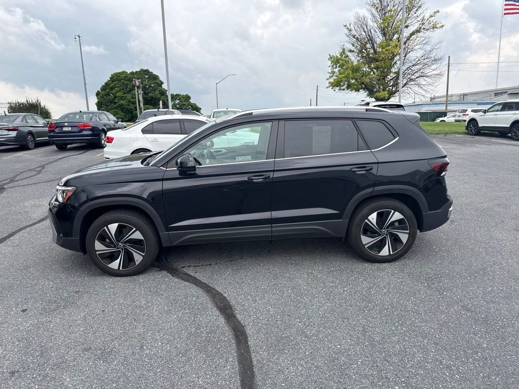 2025 Volkswagen Taos 1.5T SE Black at Sutliff Volkswagen