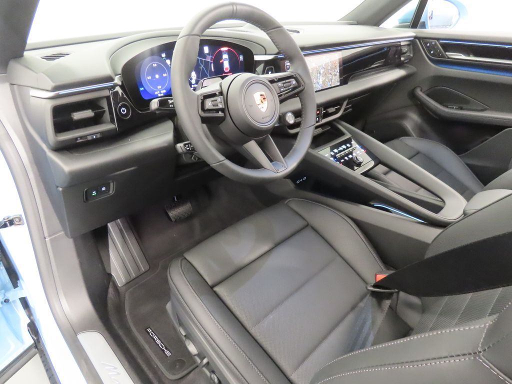Thumbnail: 2026 Porsche Macan - 4