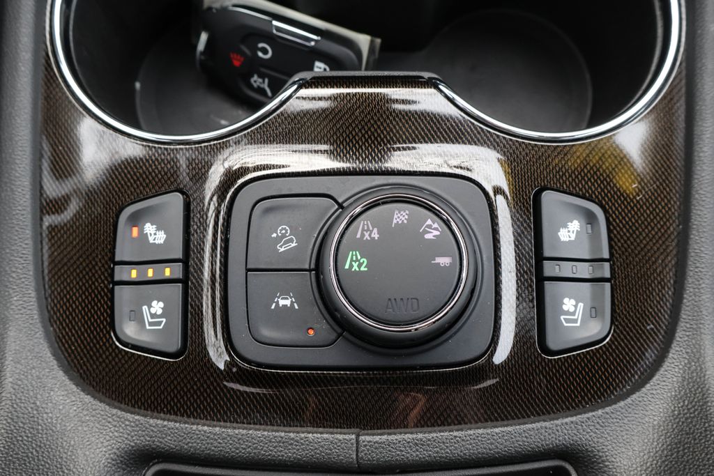 2021 GMC Acadia AT4 22
