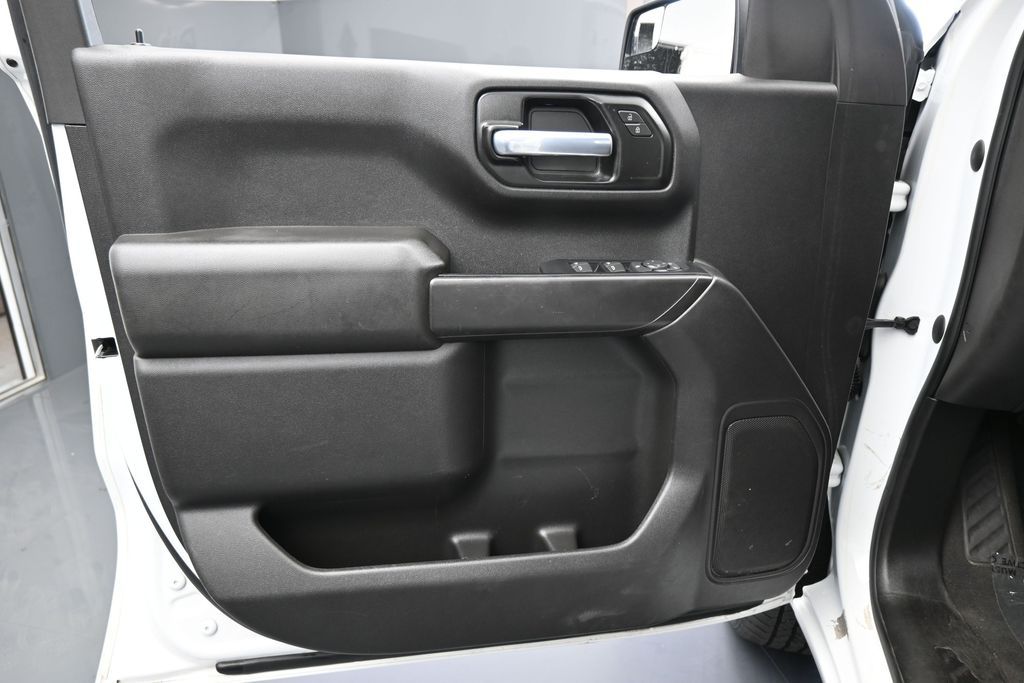 Used 2022 Summit White Chevrolet Custom image 12