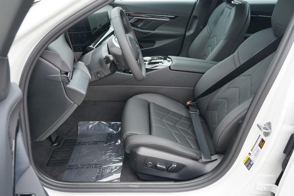 Thumbnail: 2026 BMW i5 - 10