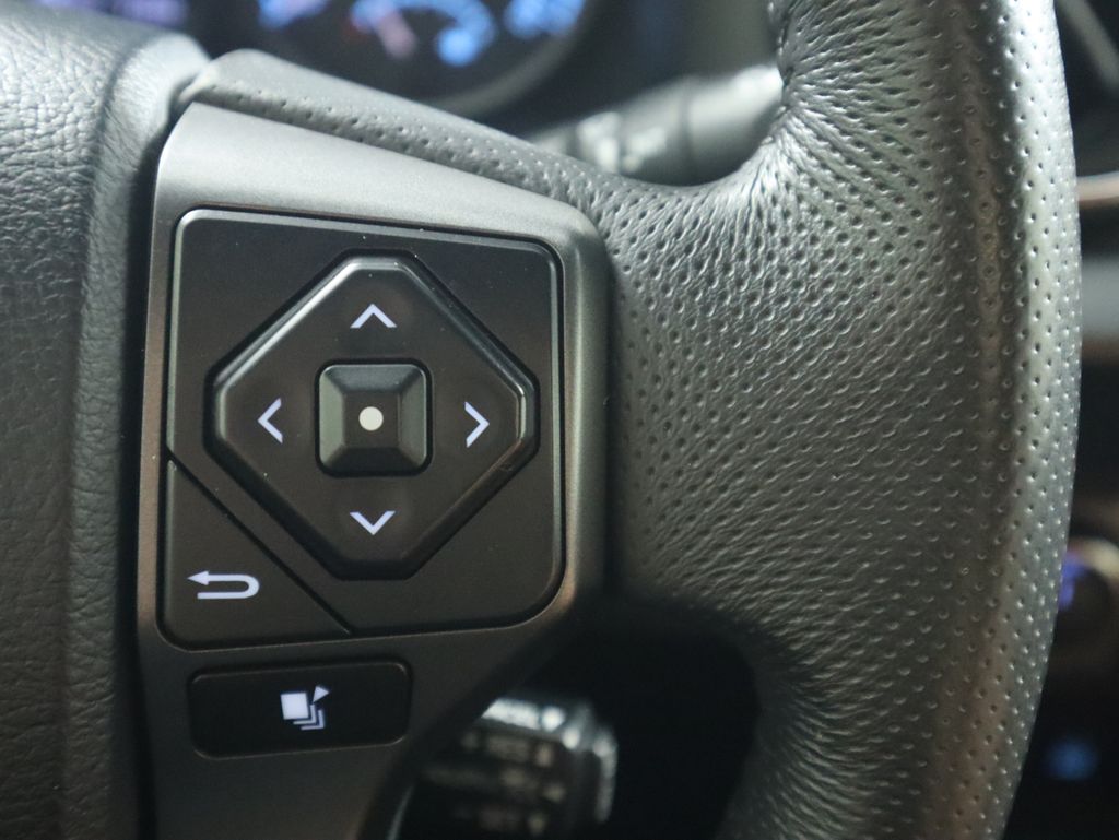 Thumbnail: 2019 Toyota Tacoma - 12