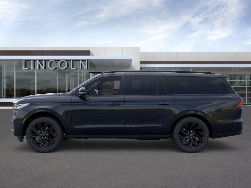 Thumbnail: 2026 Lincoln Navigator L - 3