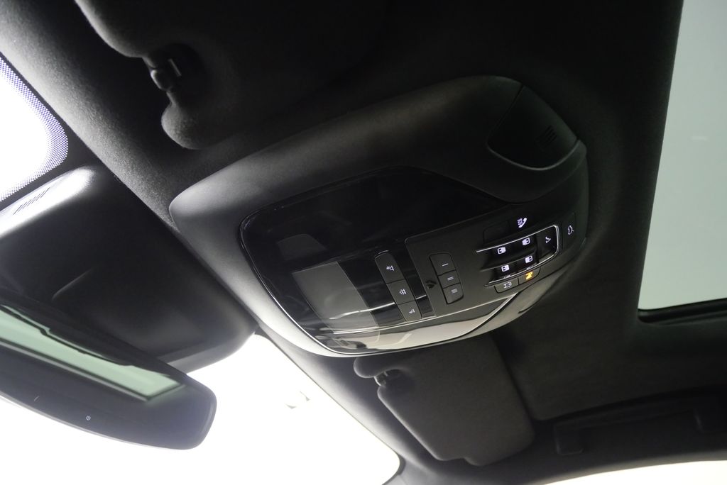 2021 Maserati Levante Base 21