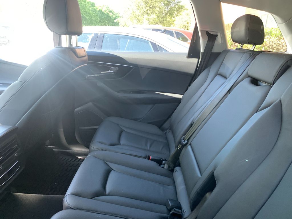 Thumbnail: 2023 Audi Q7 - 9