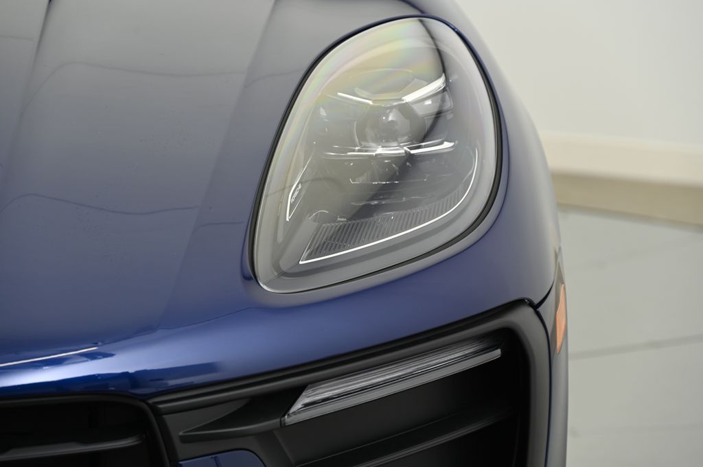 Thumbnail: 2025 Porsche Macan - 12