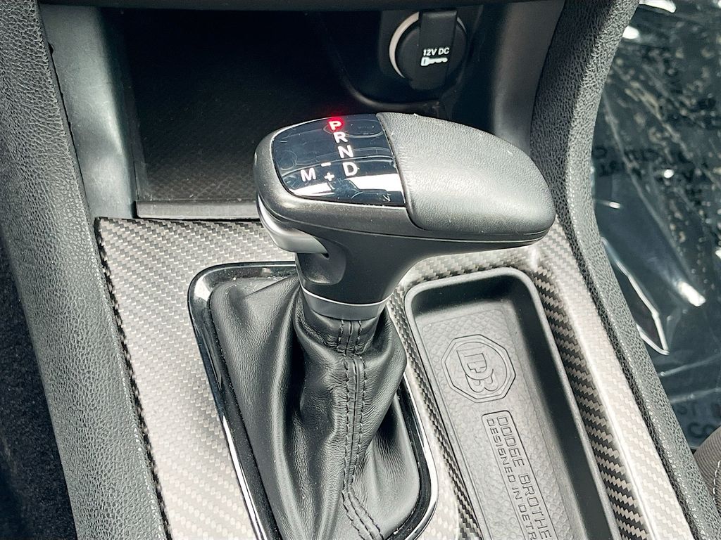 Used 2023 Green Dodge SXT image 17