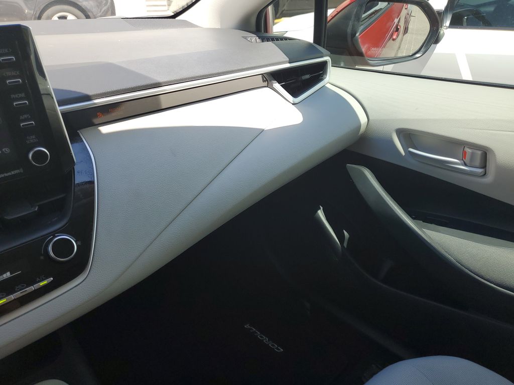 2021 Toyota Corolla LE photo 28