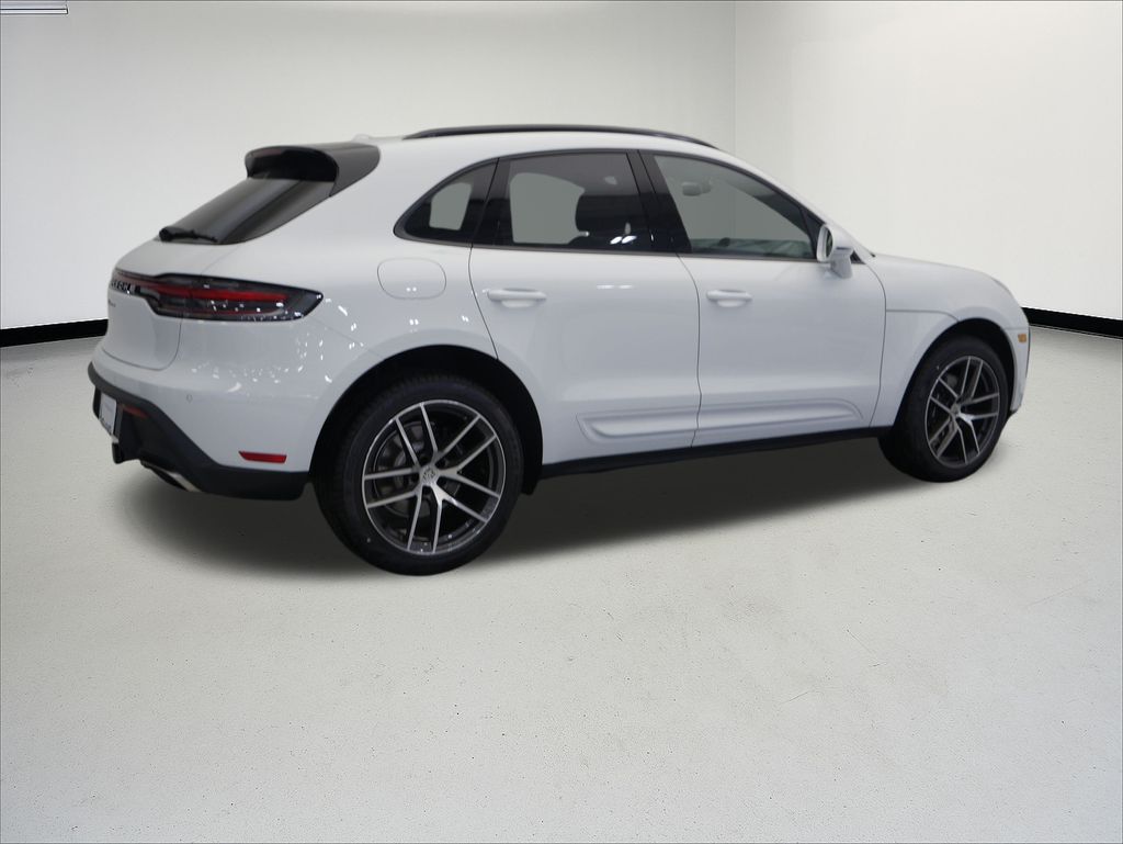 Thumbnail: 2026 Porsche Macan - 7