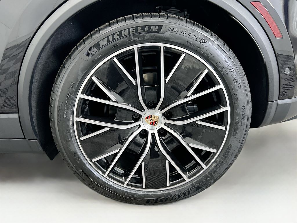 Thumbnail: 2025 Porsche Macan - 32