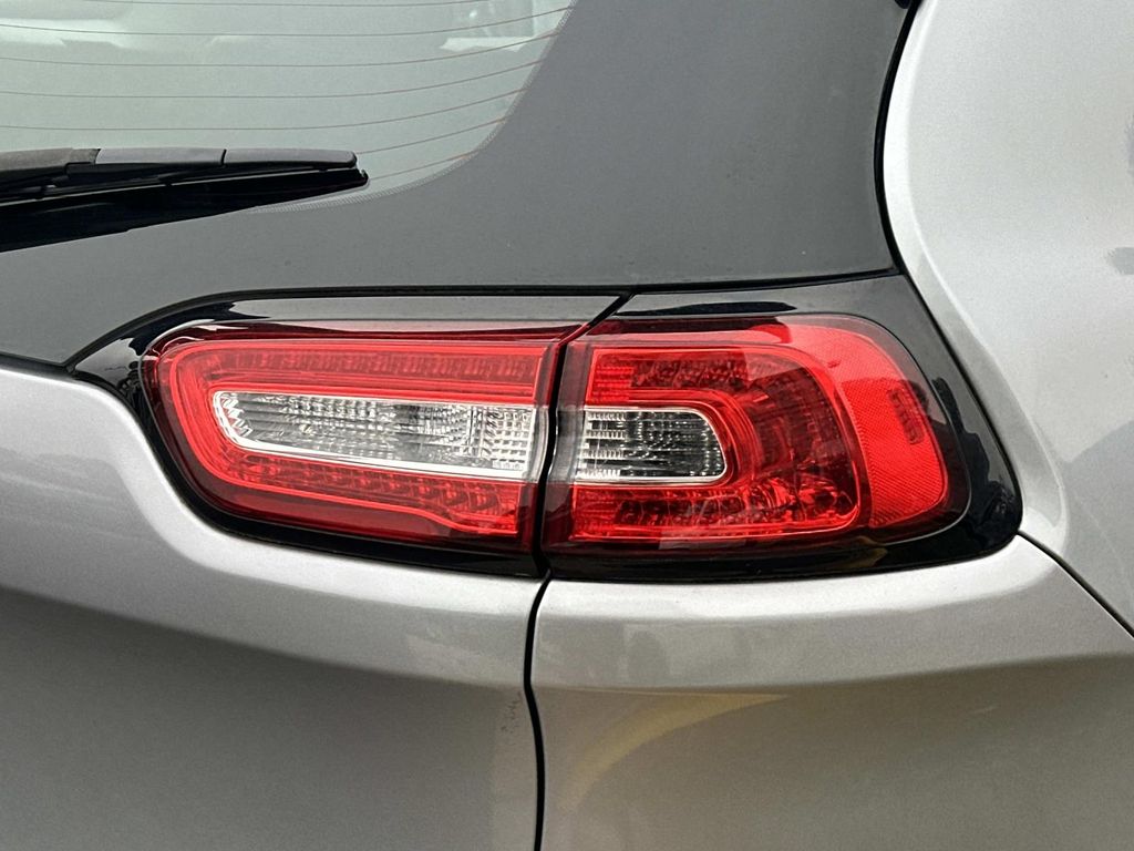 Thumbnail: 2014 Jeep Cherokee - 8