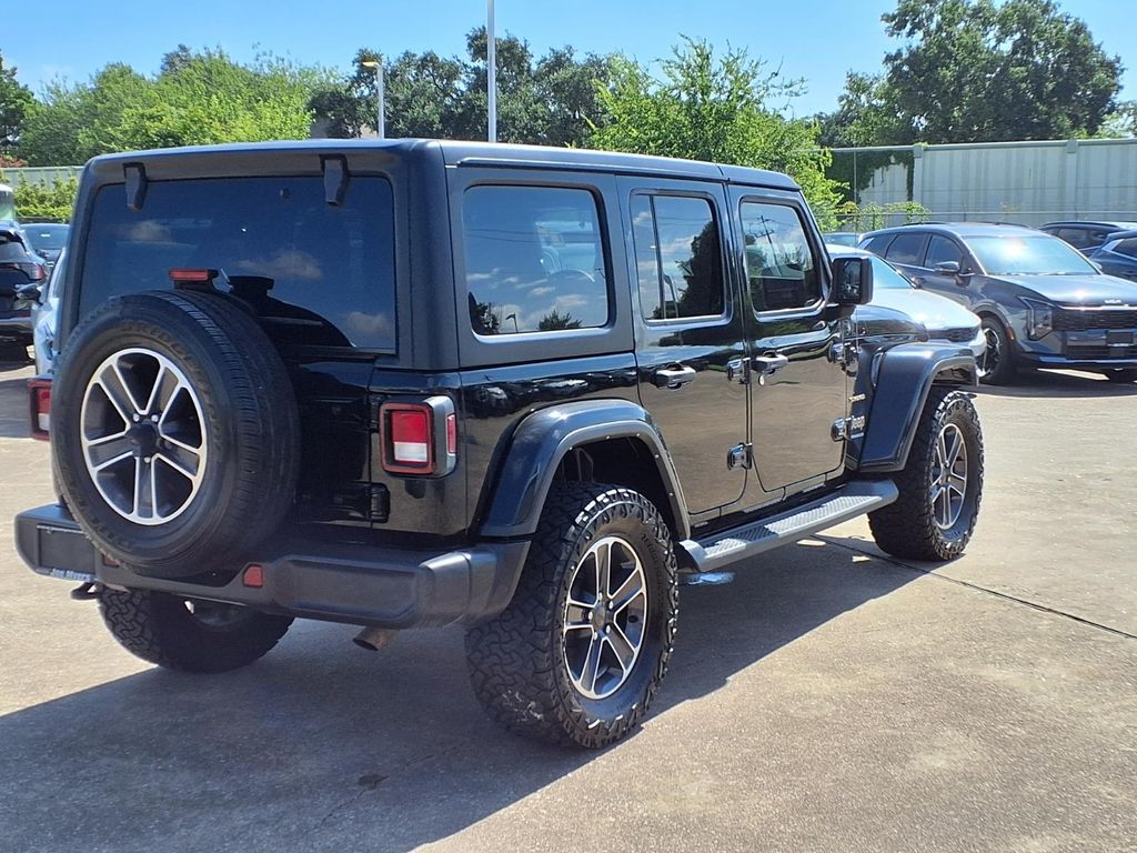 2023 Jeep Wrangler Sahara - 3