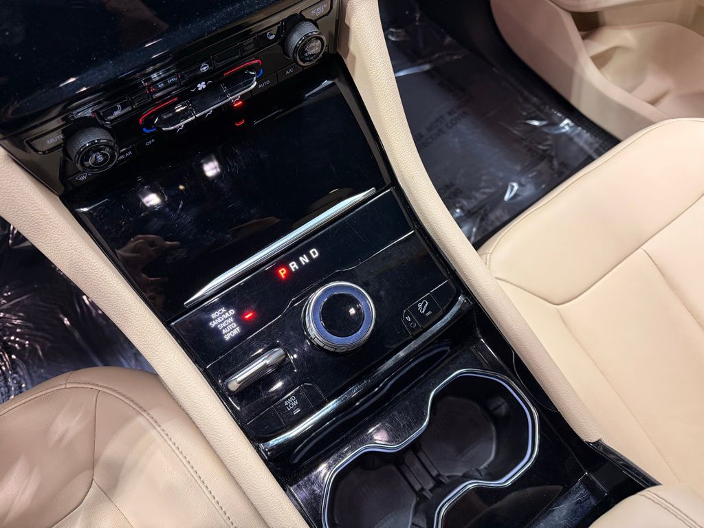 Thumbnail: 2022 Jeep Grand Cherokee - 16