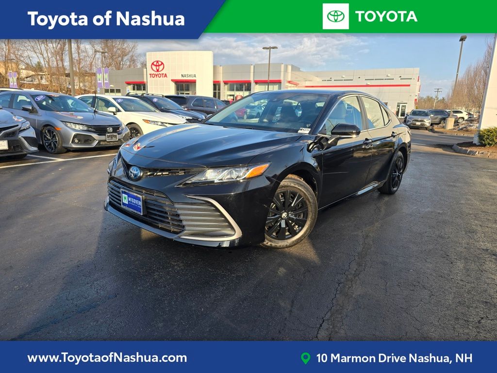 2022 Toyota Camry Hybrid LE FWD