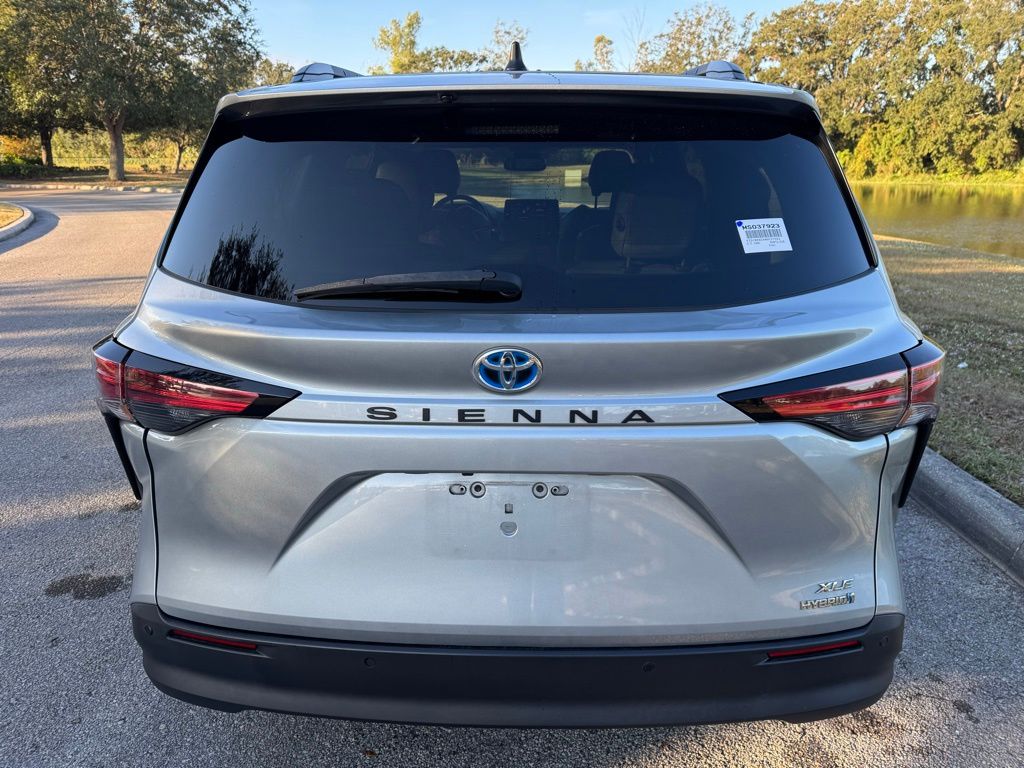 2021 Toyota Sienna XLE 4