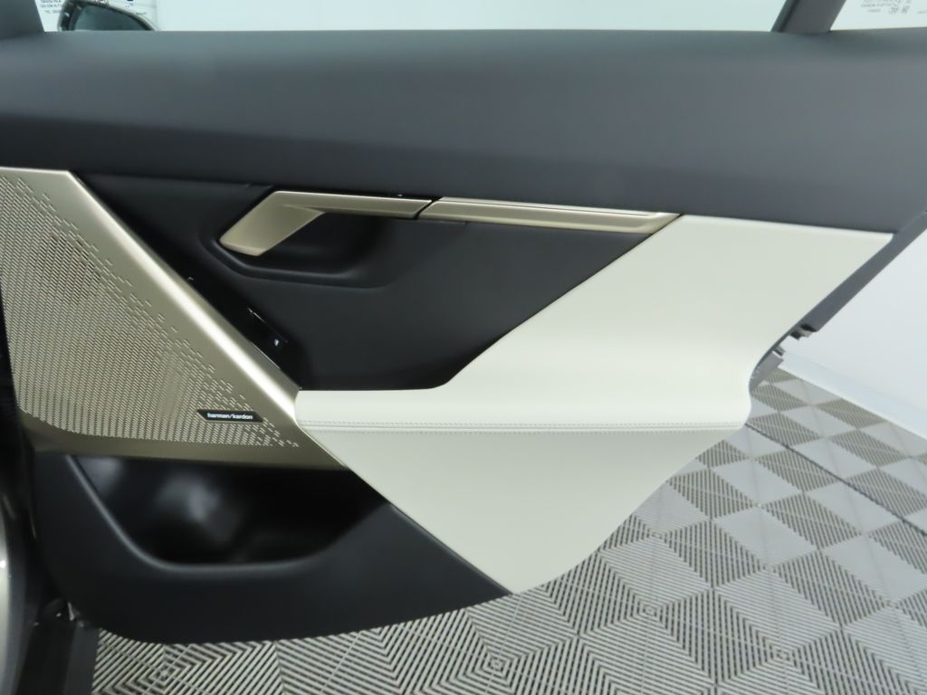 Thumbnail: 2026 BMW i5 - 28