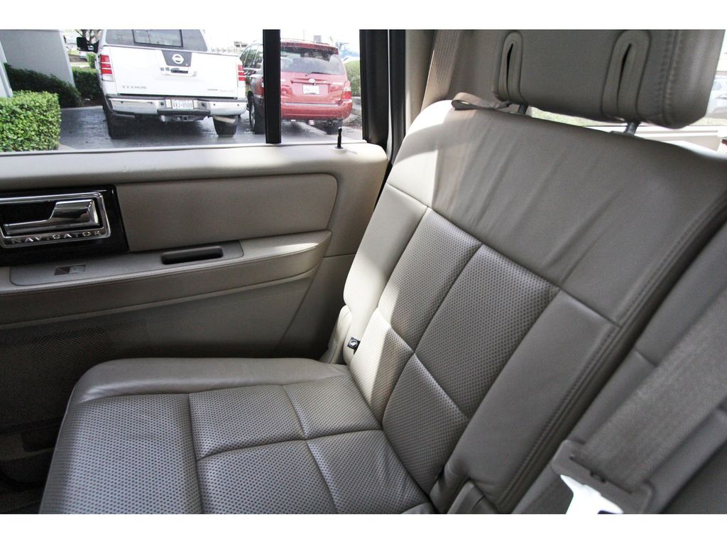 2010 Lincoln Navigator L Base - 10