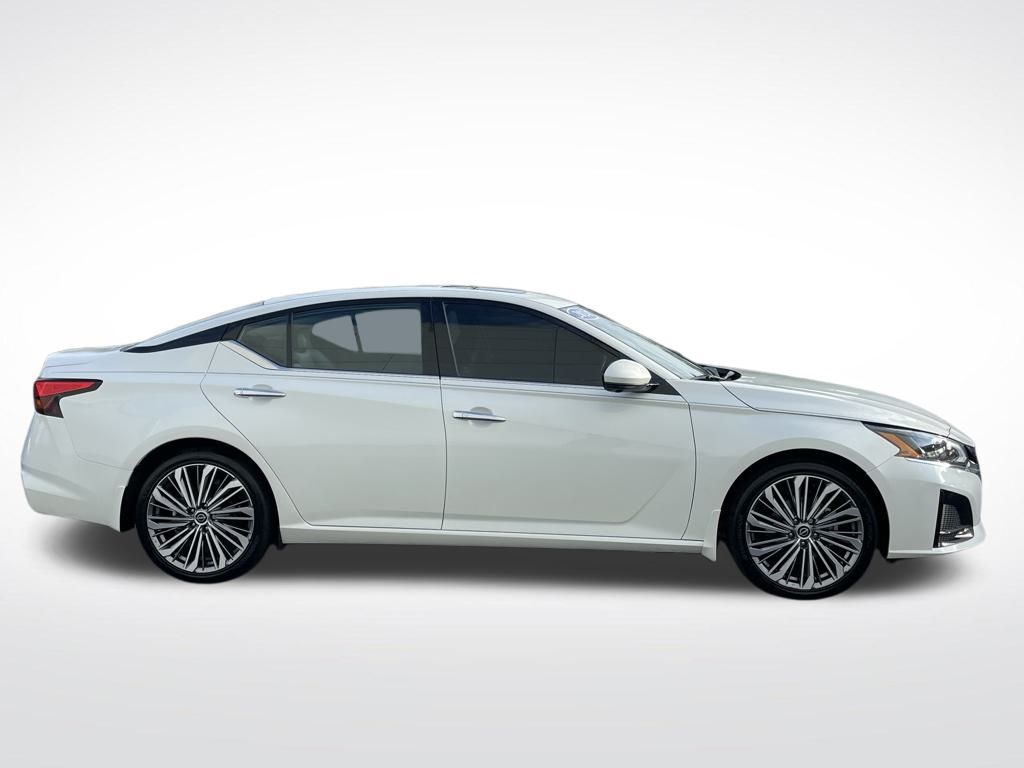 Thumbnail: 2024 Nissan Altima - 7