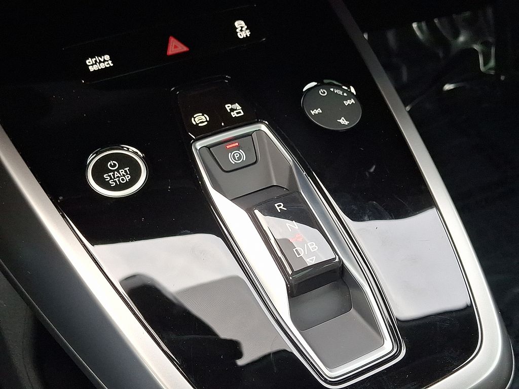 Thumbnail: 2023 Audi Q4 e-tron - 15