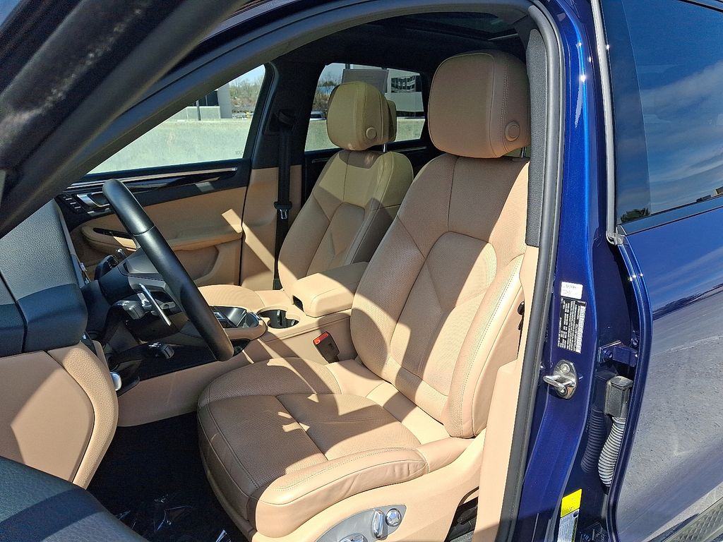 Thumbnail: 2023 Porsche Macan - 5