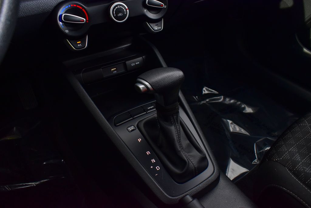 Thumbnail: 2023 Kia Rio - 14