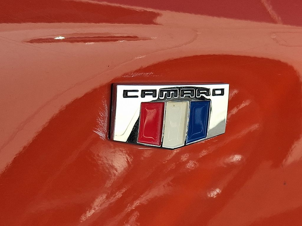2019 Chevrolet Camaro — photo 10