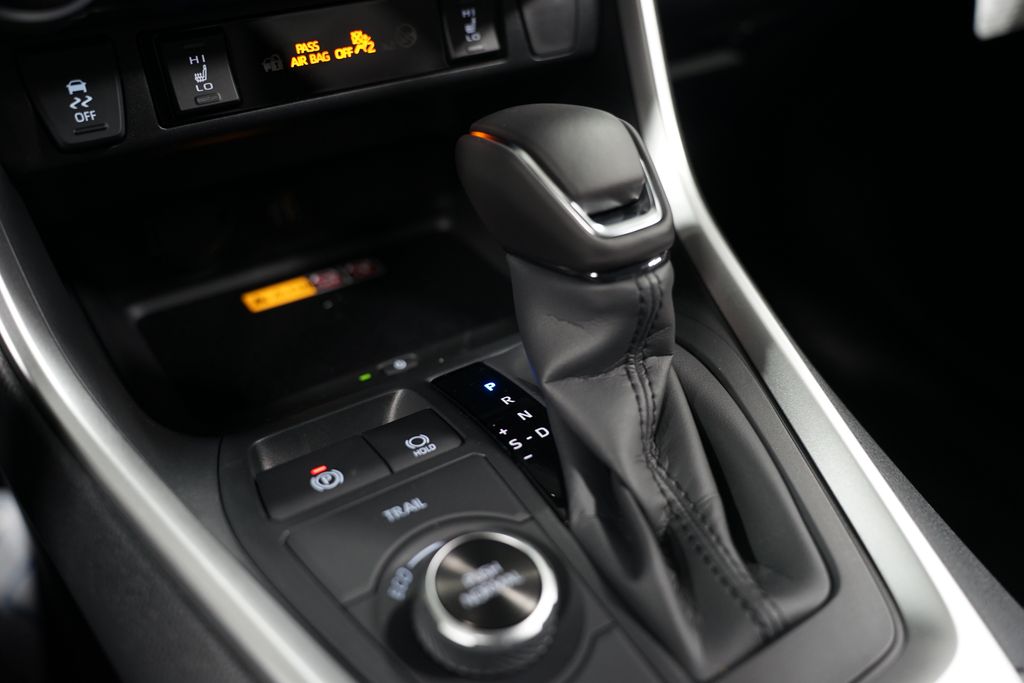 Thumbnail: 2025 Toyota RAV4 - 21