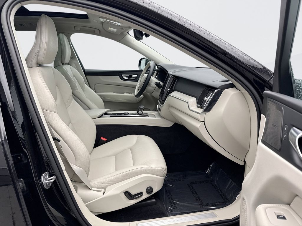 Thumbnail: 2023 Volvo XC60 - 18